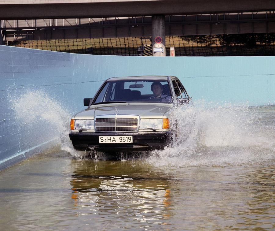  Mercedes-Benz 190 D 1983 года  (фото 12 из 15)